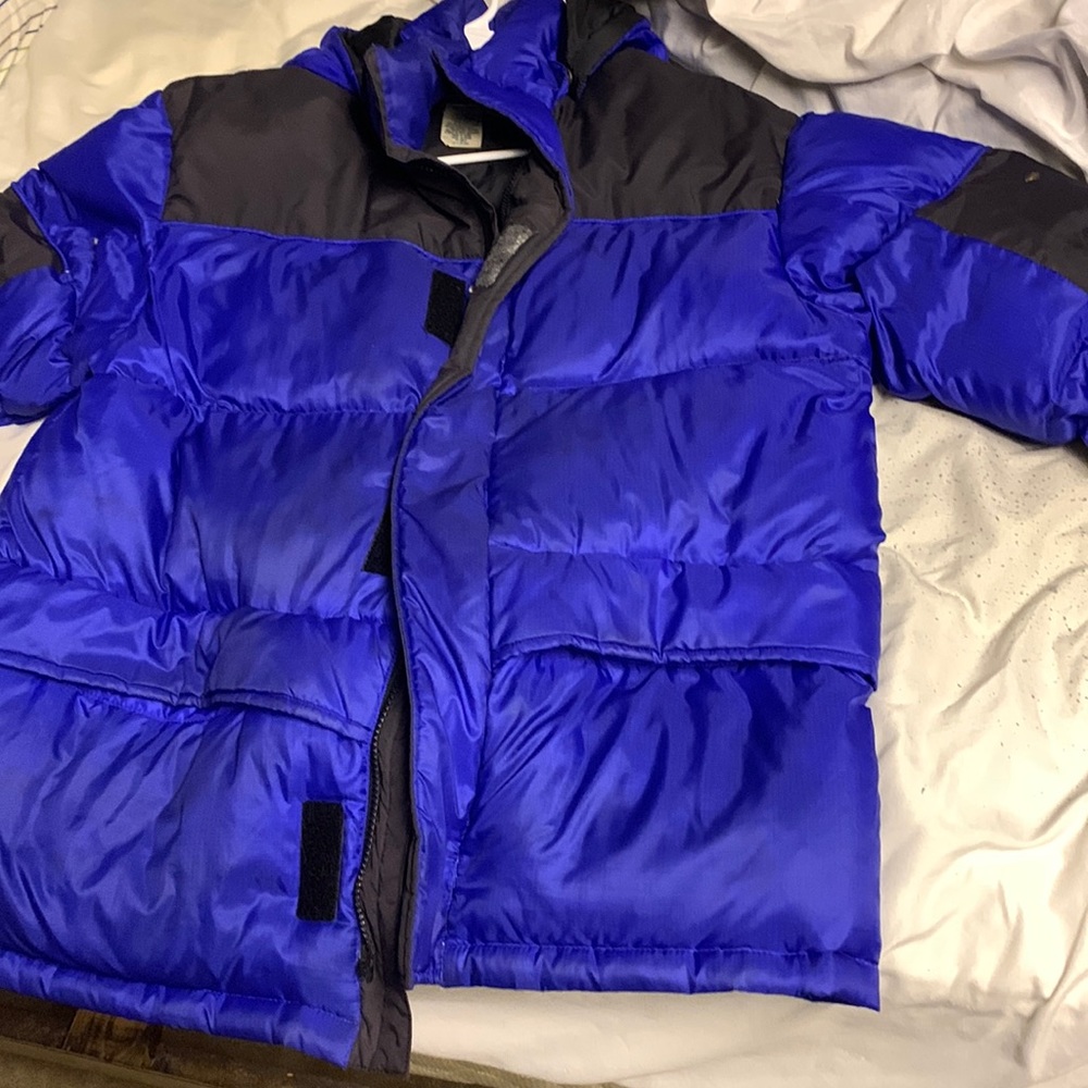 I am selling a blue and black puffy coat!!!!!!